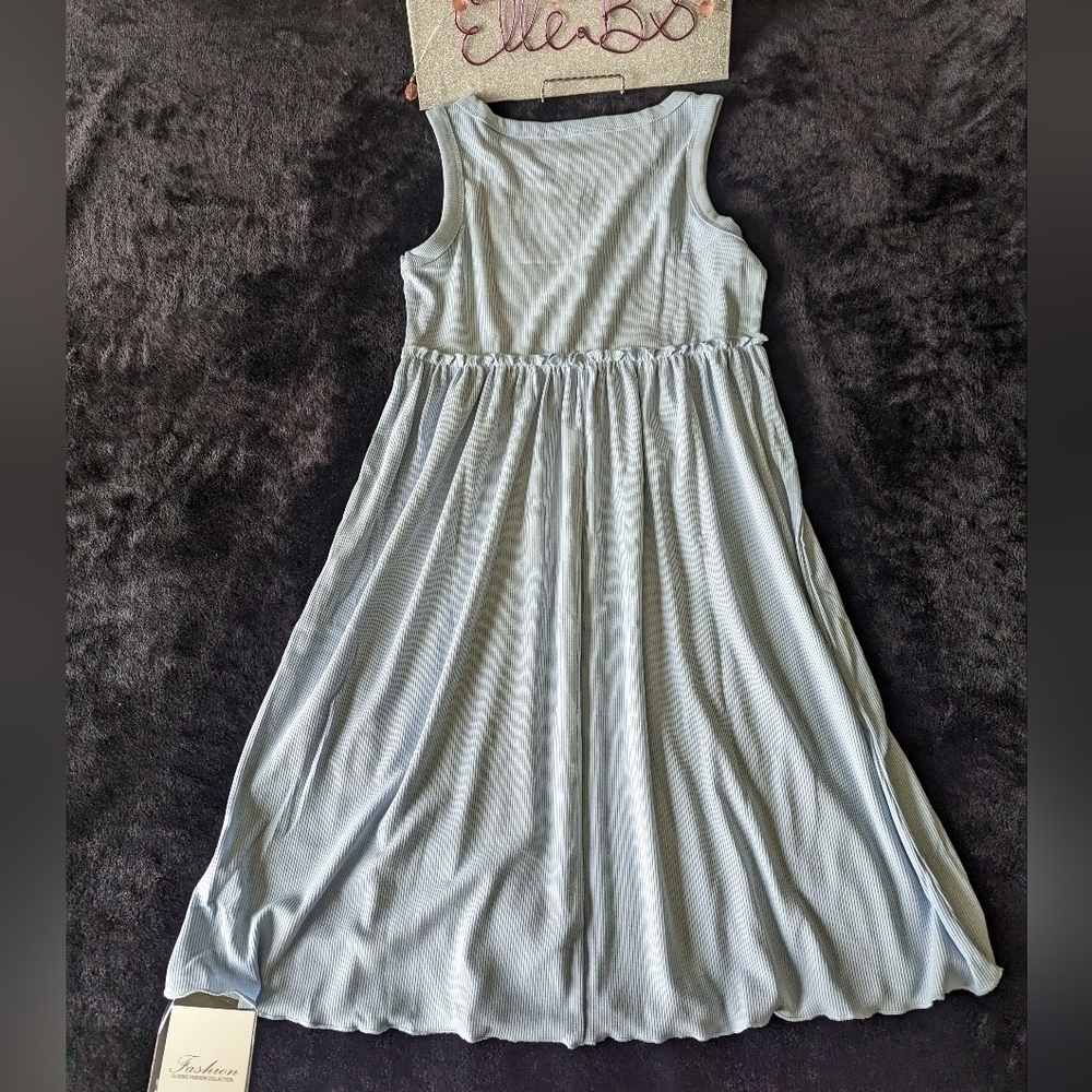 Sleeveless Dress - Picture 5 of 8